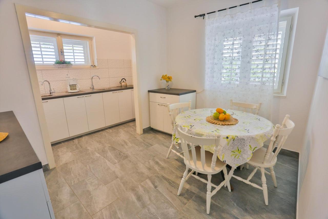 Guesthouse On The Beach Baška Voda エクステリア 写真